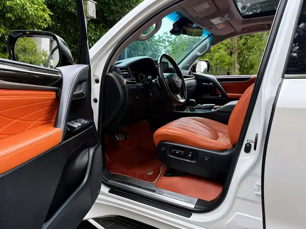 Lexus LX 570 Peak Special Edition