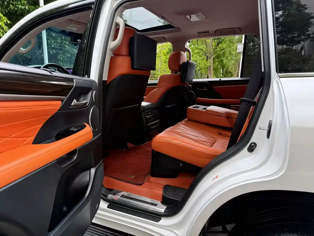Lexus LX 570 Peak Special Edition