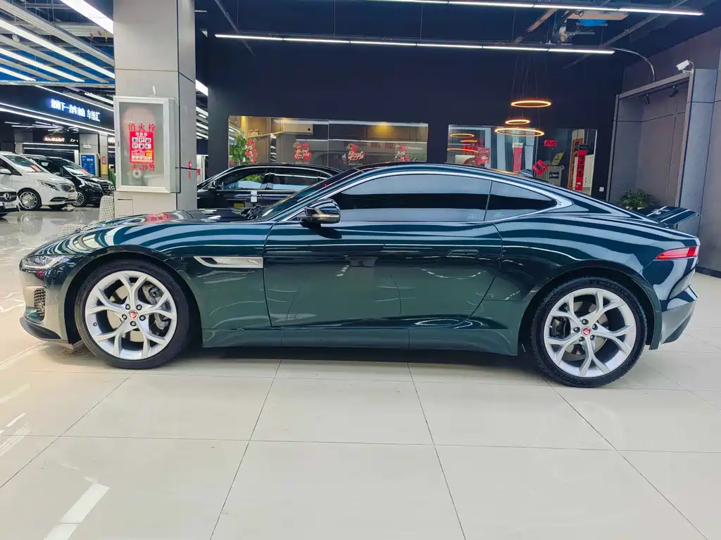 Jaguar F-TYPE P300 RWD Hardtop