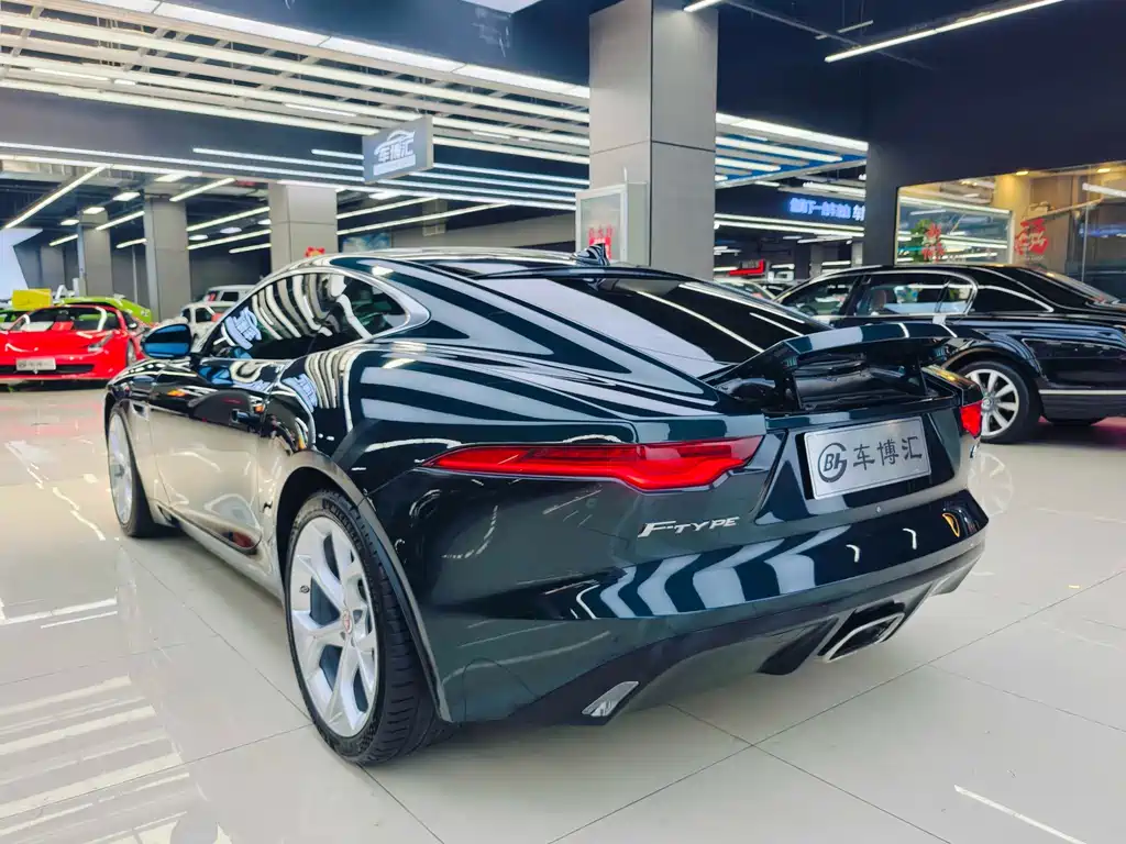 Jaguar F-TYPE P300 RWD Hardtop