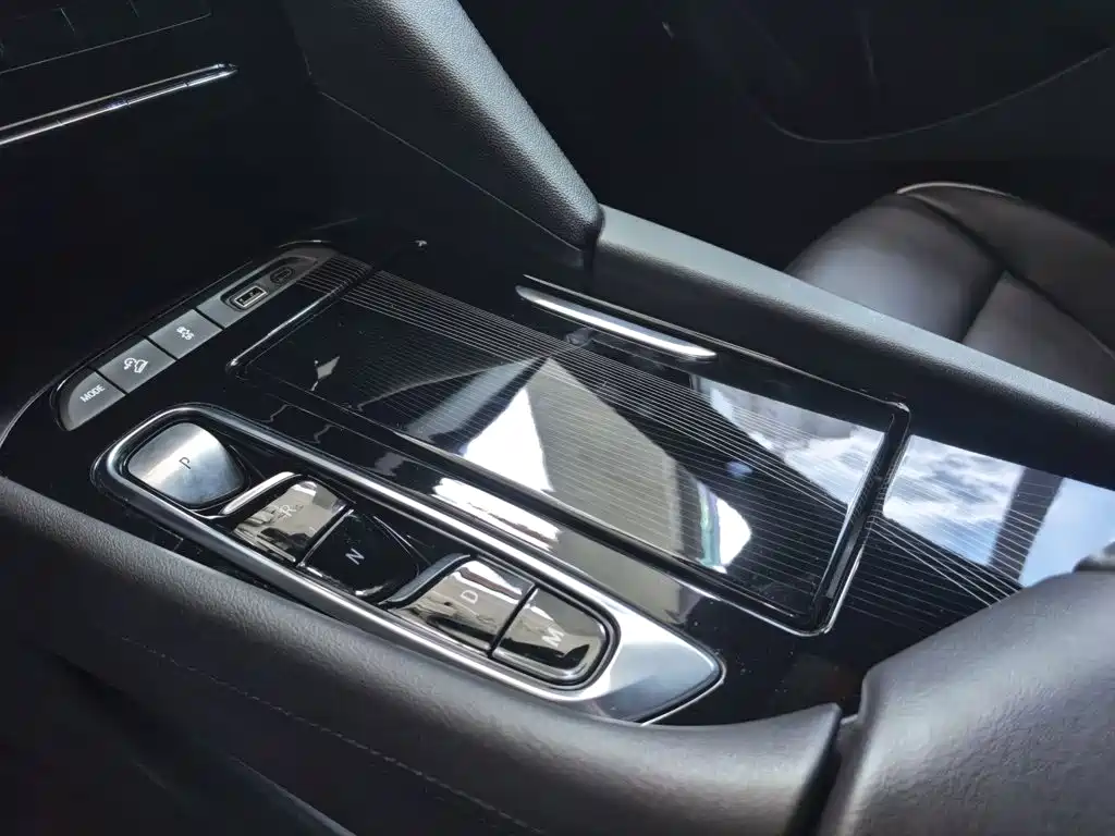 Enclave 652 T 4 WD Premium Flagship 6-seat