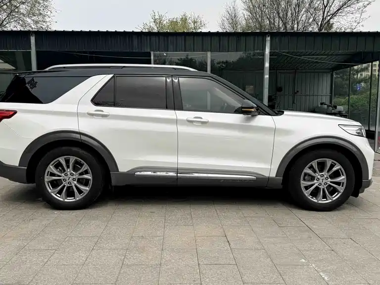 Explorer EcoBoost 285 RWD Style 7-seat
