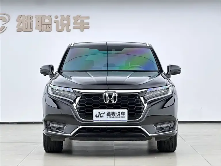 Honda UR-V 370 TURBO 2 WD Graceful
