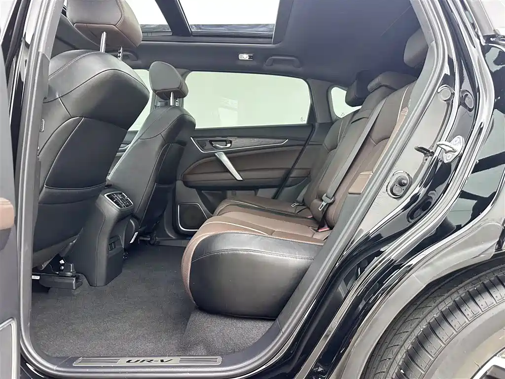 Honda UR-V 370 TURBO 2 WD Graceful