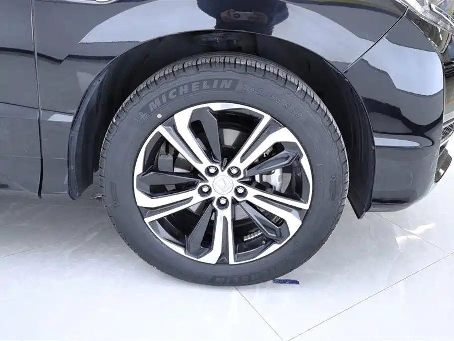 Honda UR-V 370 TURBO 4 WD Premium CN-V