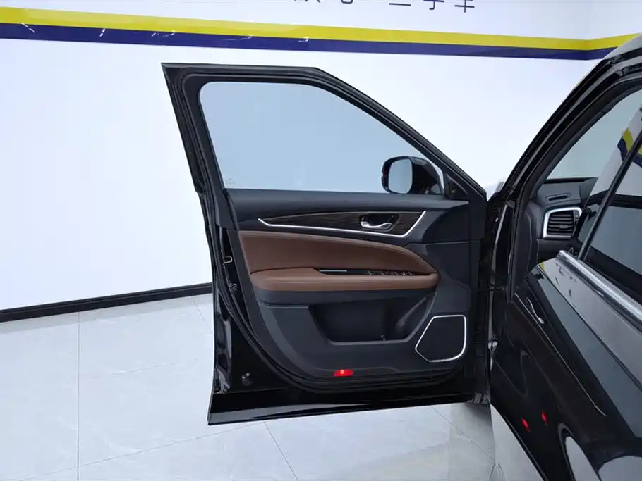 Honda UR-V 370 TURBO 4 WD Premium CN-V