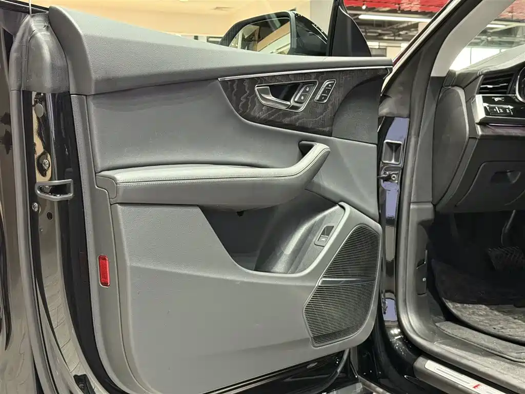Audi Q8 55 TFSI Luxury Dynamic