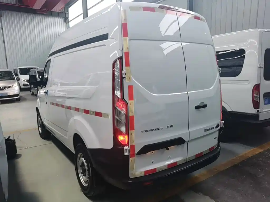 Transit 全顺 2019款 2.0 T柴油厢式运输车短轴中顶3座国VI