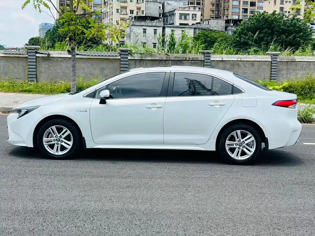 Levin Dual Engine 1.8 H E-CVT Luxury