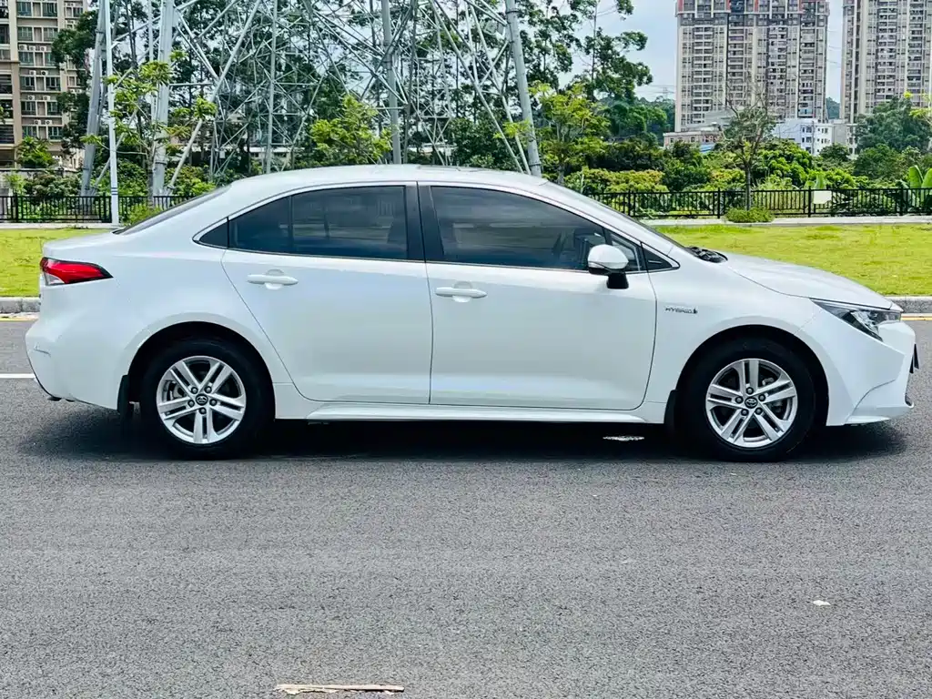 Levin Dual Engine 1.8 H E-CVT Luxury