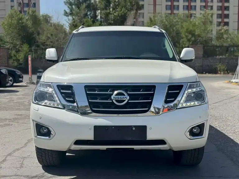 Nissan Patrol 5.6 L Standard