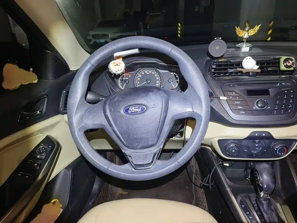 Escort 1.5 L Auto Comfort