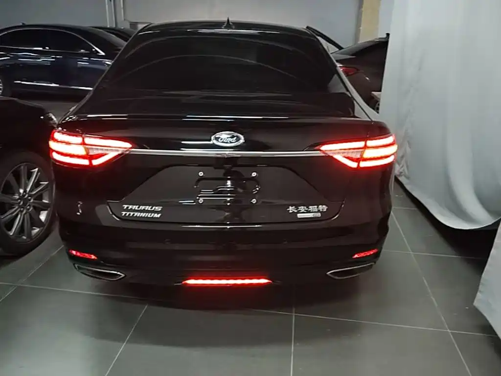 Taurus EcoBoost 245 Premium