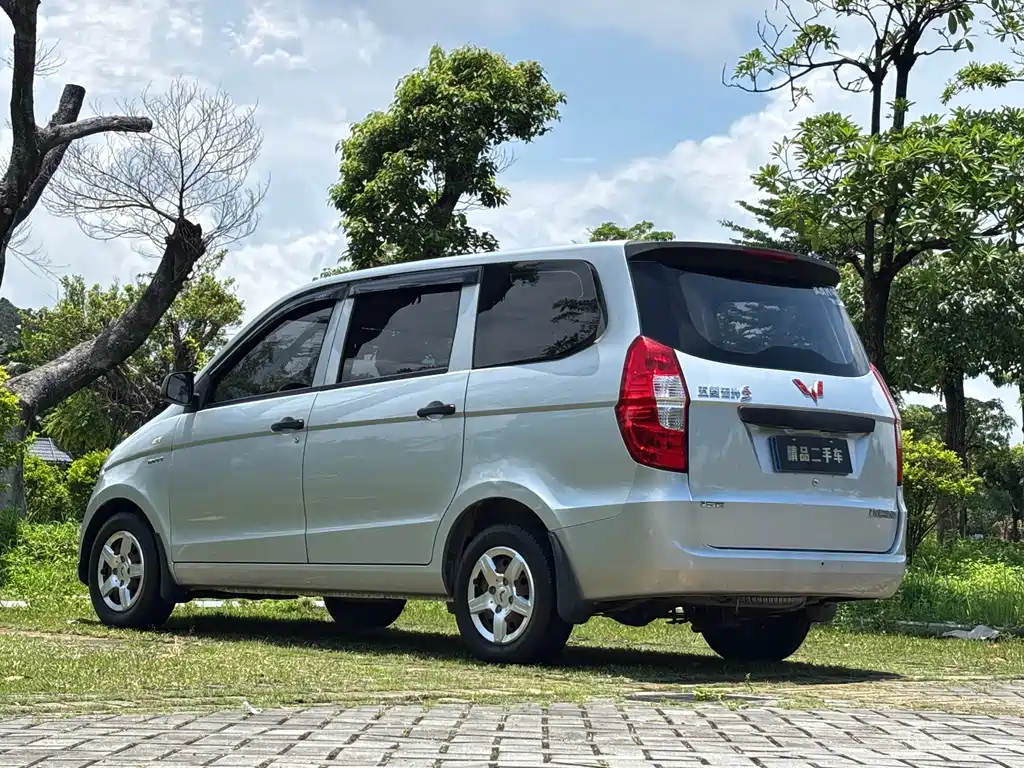 Wuling Hongguang 1.5 L Facelift S Comfort