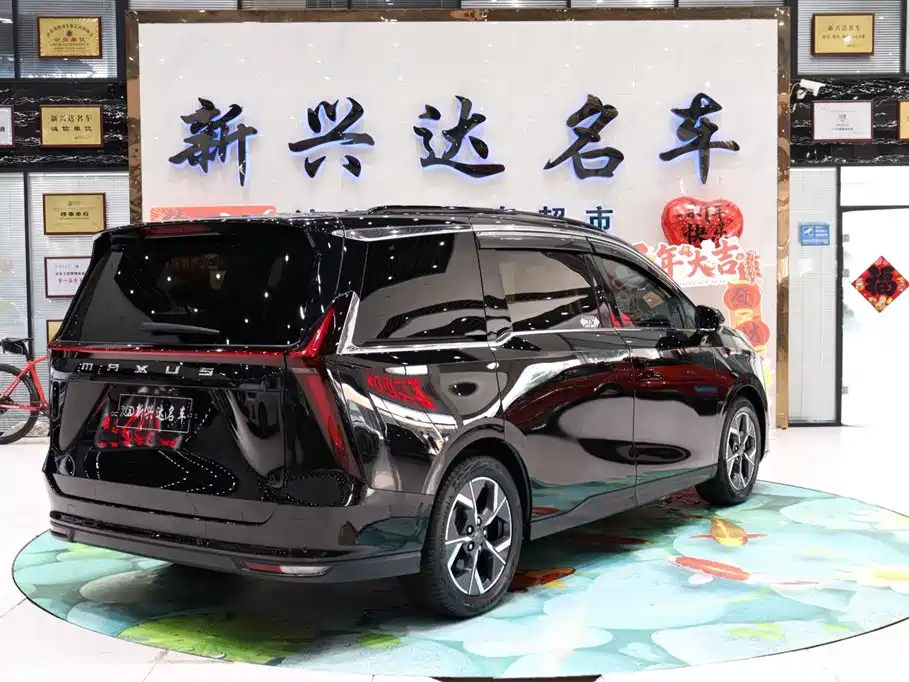 Maxus G70 大通G70 2024款 2.0 T 自动旗舰版 7座
