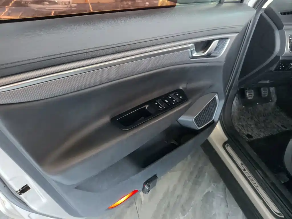 Emgrand GS Sport 1.3 T Manual Leading Style