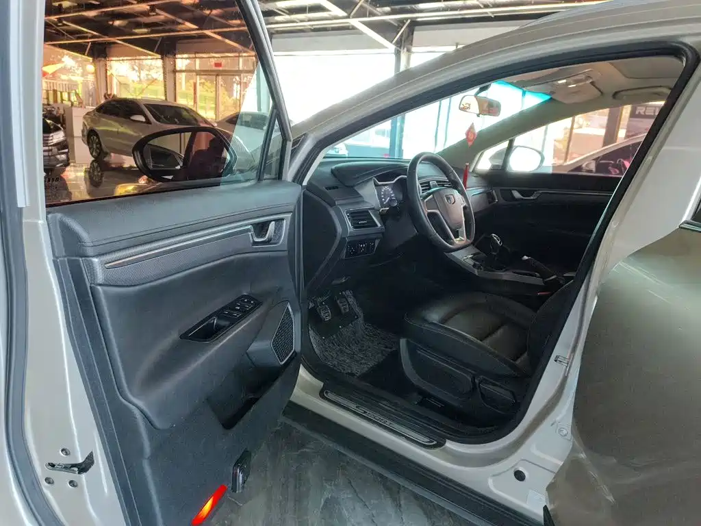 Emgrand GS Sport 1.3 T Manual Leading Style