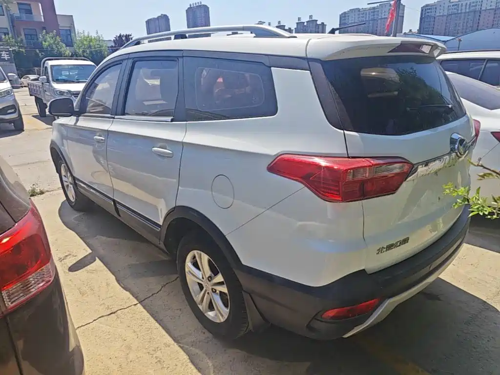 BAIC Huansu S3 S3 L 1.5 L Manual Premium