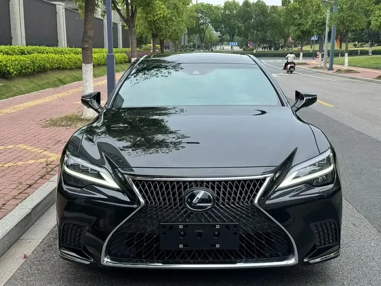 Lexus LS 500 h Luxury