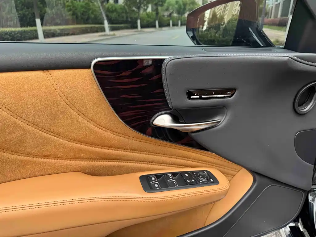 Lexus LS 500 h Luxury