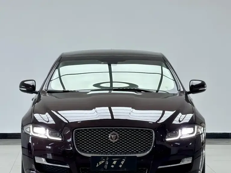 Jaguar XJ XJL 3.0 SC 2 WD Graceful Business