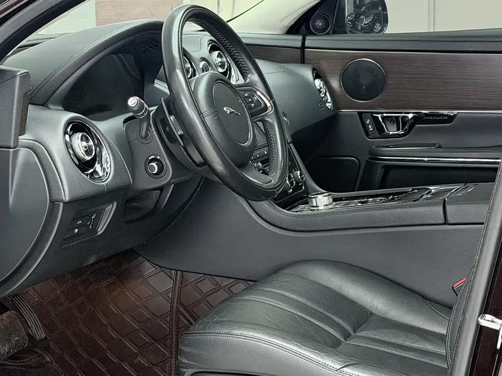 Jaguar XJ XJL 3.0 SC 2 WD Graceful Business