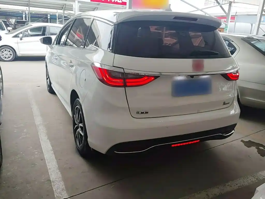 Song MAX 1.5 T Manual Connected Luxury 7-seat
