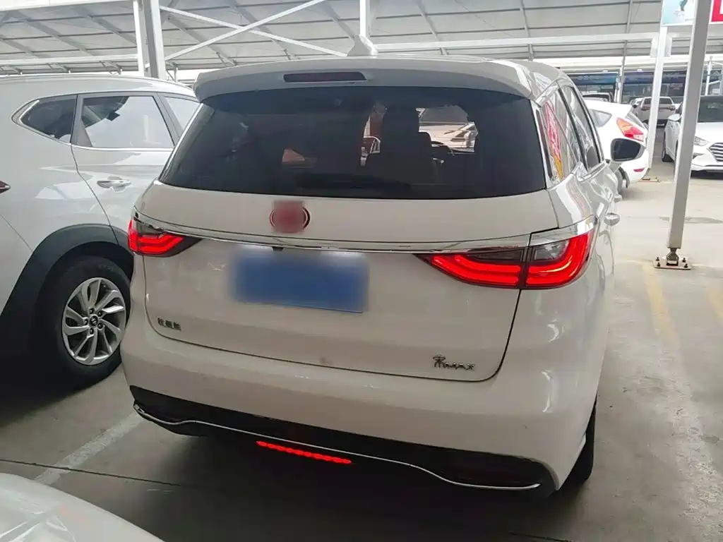 Song MAX 1.5 T Manual Connected Luxury 7-seat