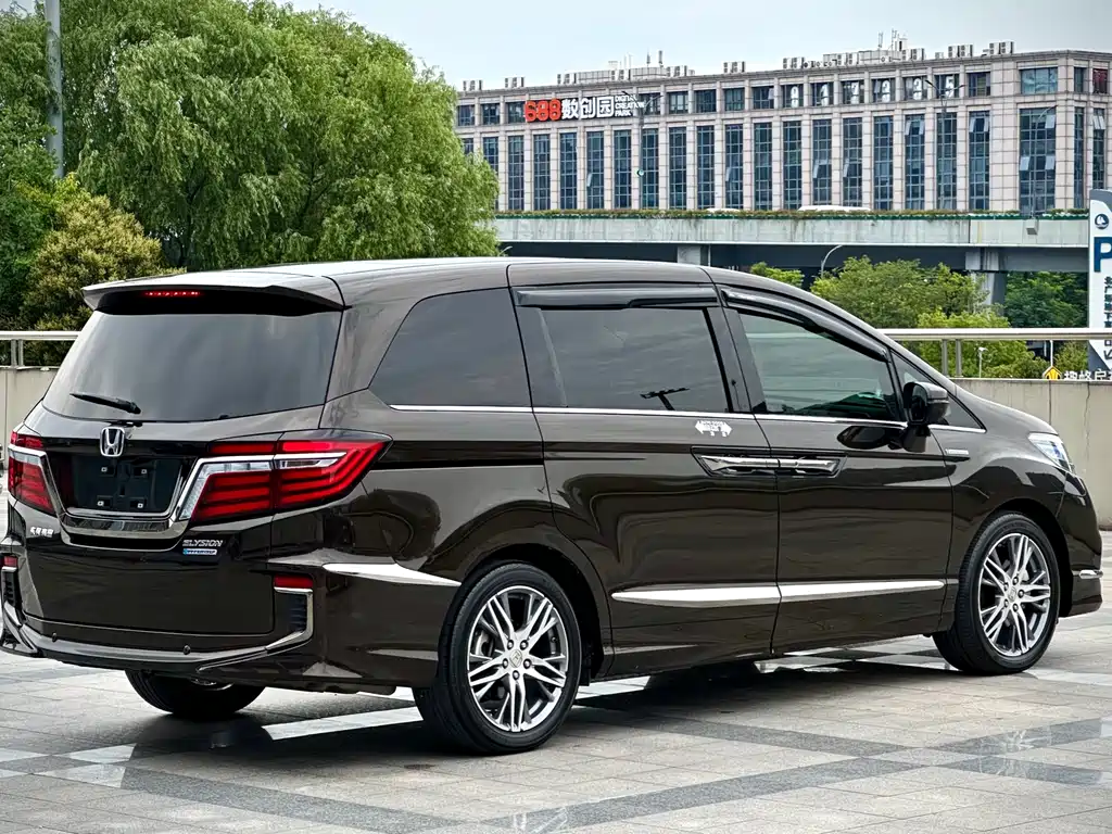 Elysion 2.0 L Hybrid Luxury