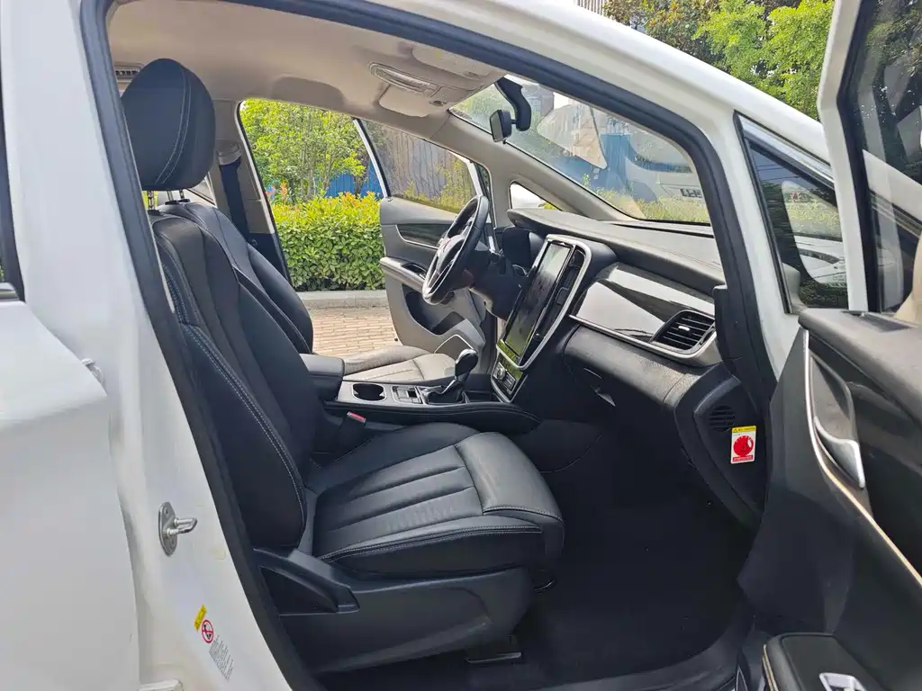 Song MAX 1.5 T Auto Connected Luxury 7-seat