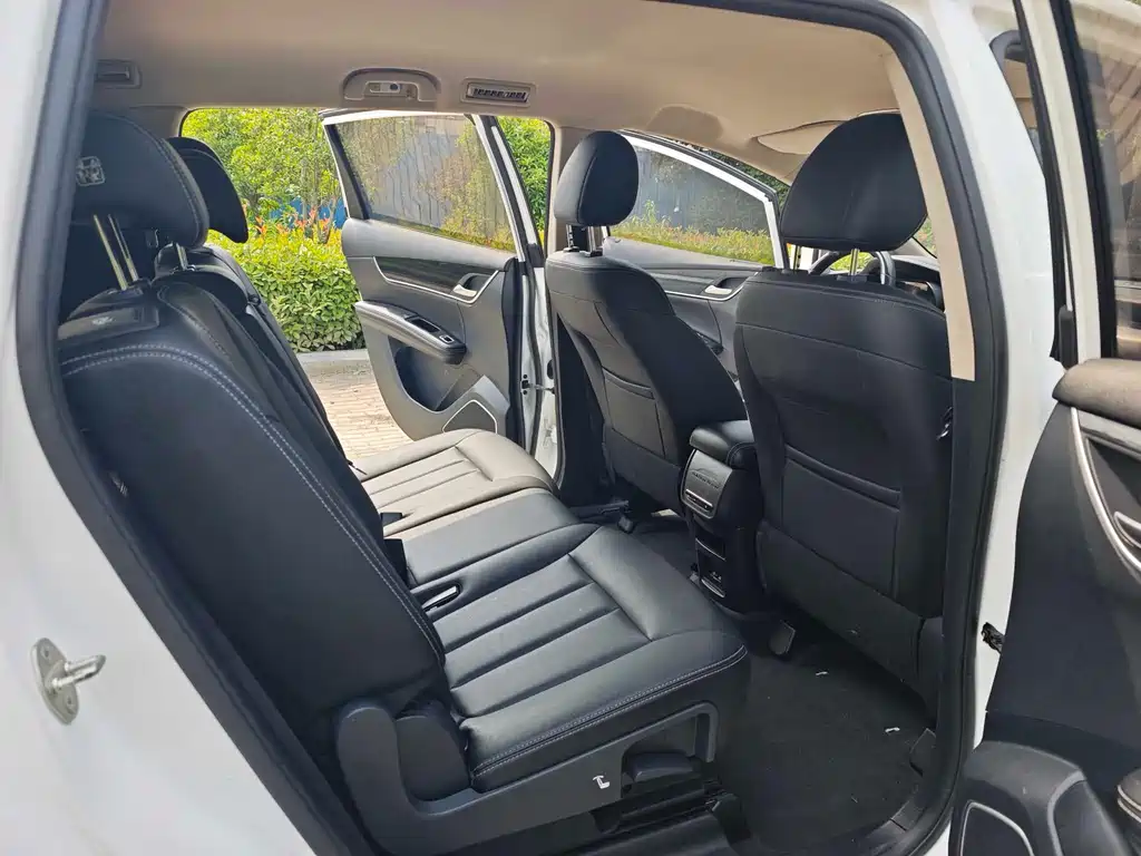 Song MAX 1.5 T Auto Connected Luxury 7-seat