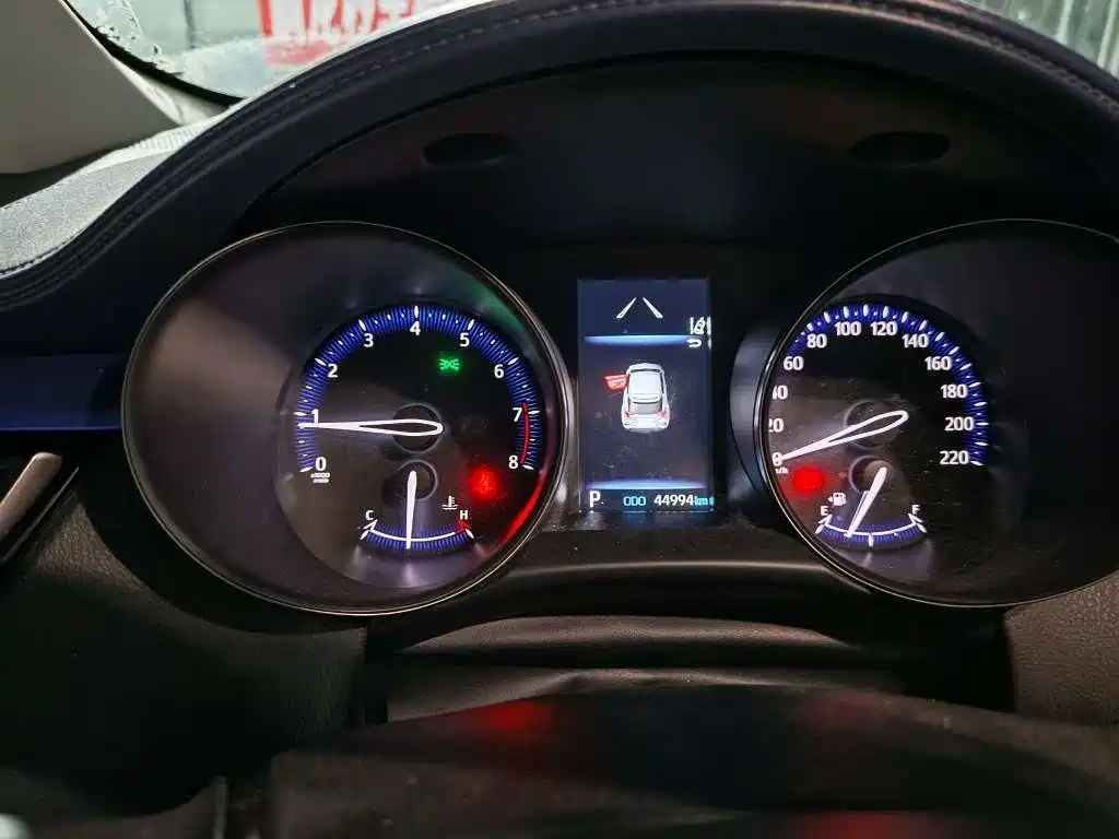 Toyota C-HR 2.0 L Leading