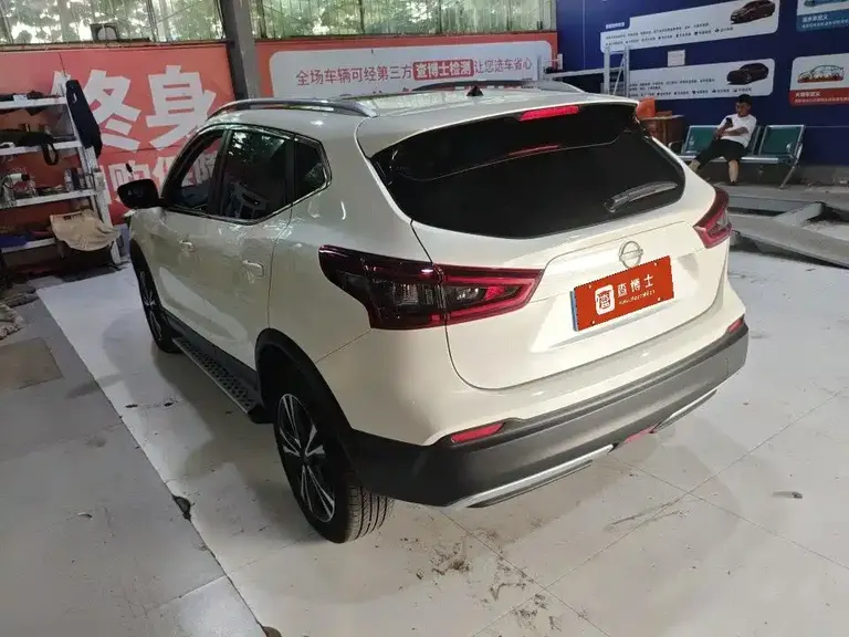 Nissan Qashqai Classic 2.0 L CVT XV+ Leading