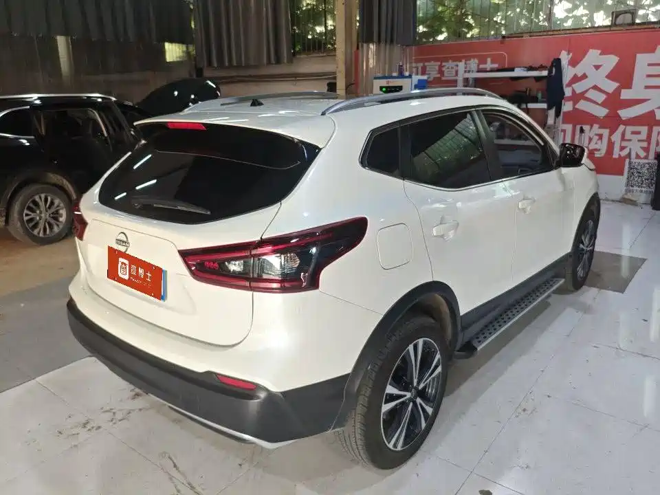 Qashqai Classic 2.0 L CVT XV+ Leading