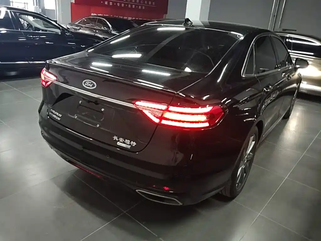 Taurus EcoBoost 245 Premium