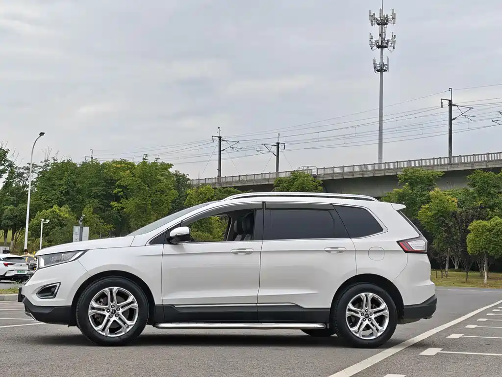 Edge EcoBoost 245 2 WD Grand Sharp 7-seat
