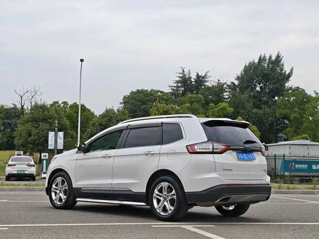 Edge EcoBoost 245 2 WD Grand Sharp 7-seat