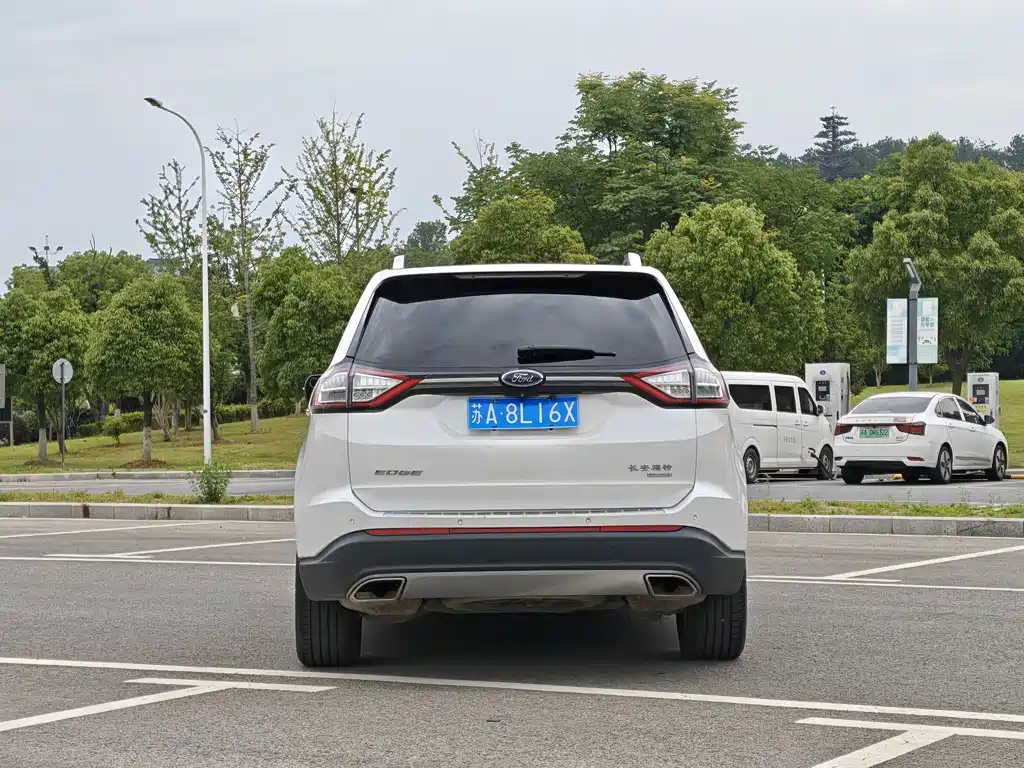 Edge EcoBoost 245 2 WD Grand Sharp 7-seat