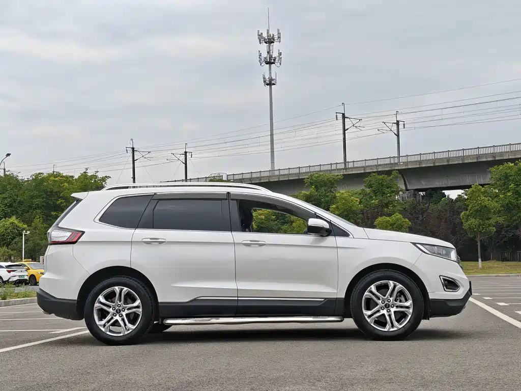Edge EcoBoost 245 2 WD Grand Sharp 7-seat