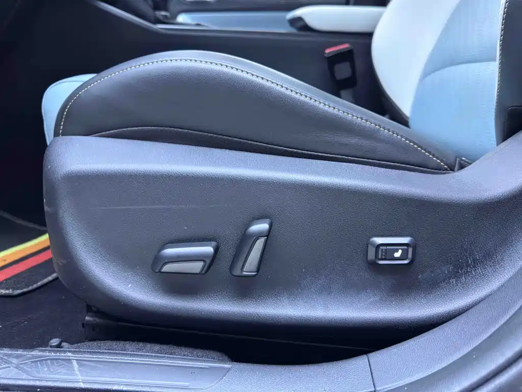 Emgrand S 1.4 T CVT Crossover Player