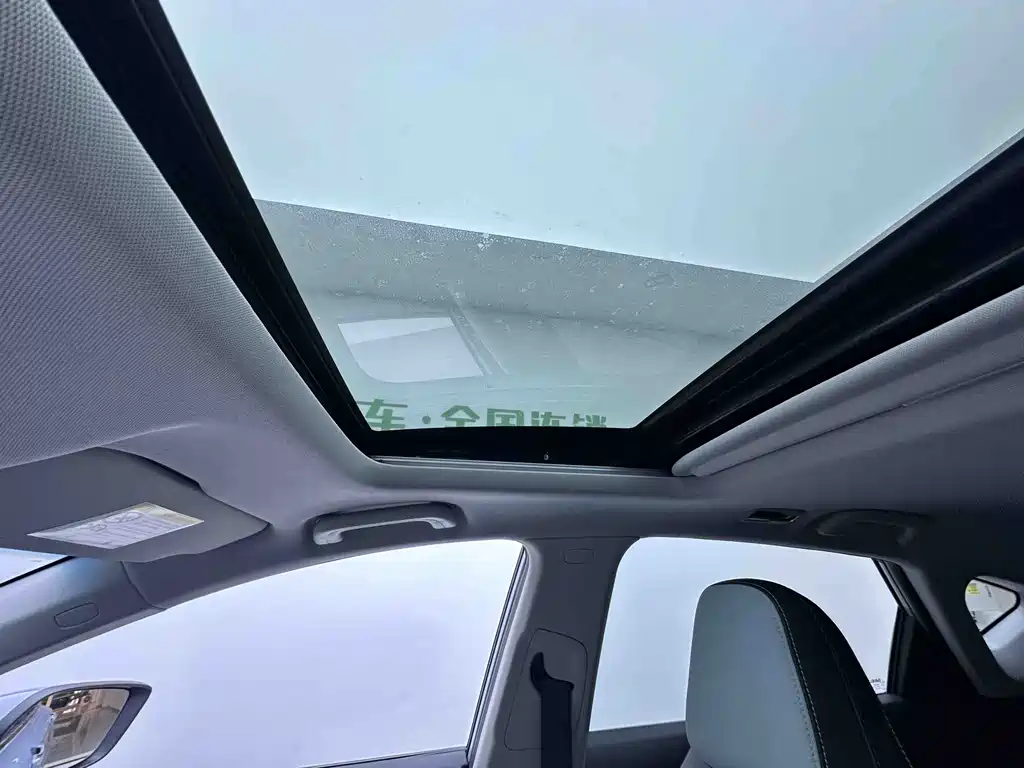 Emgrand S 1.4 T CVT Crossover Player