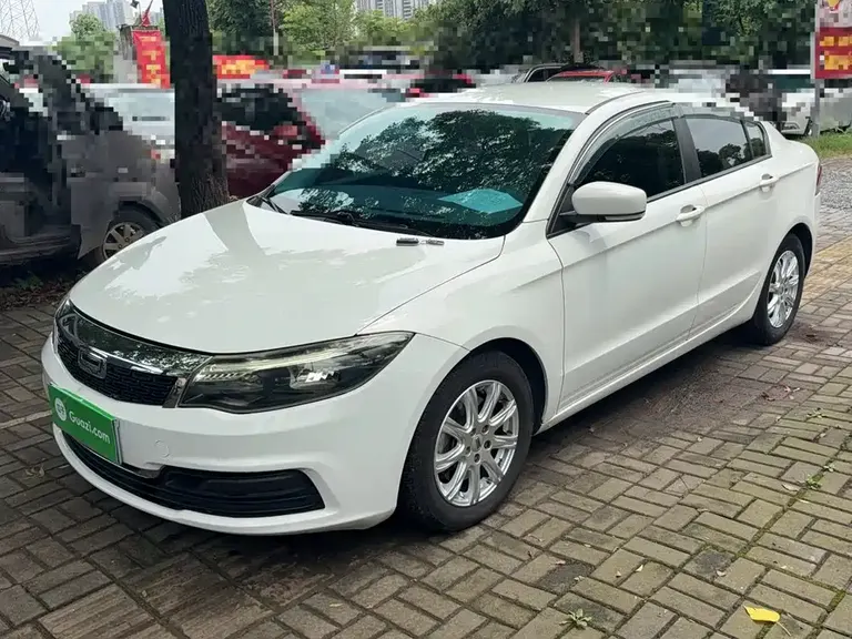 Qoros 3 3 S Sedan 1.5 T CVT Leading