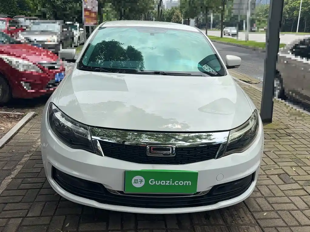 Qoros 3 3 S Sedan 1.5 T CVT Leading