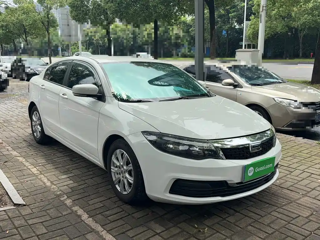 Qoros 3 3 S Sedan 1.5 T CVT Leading