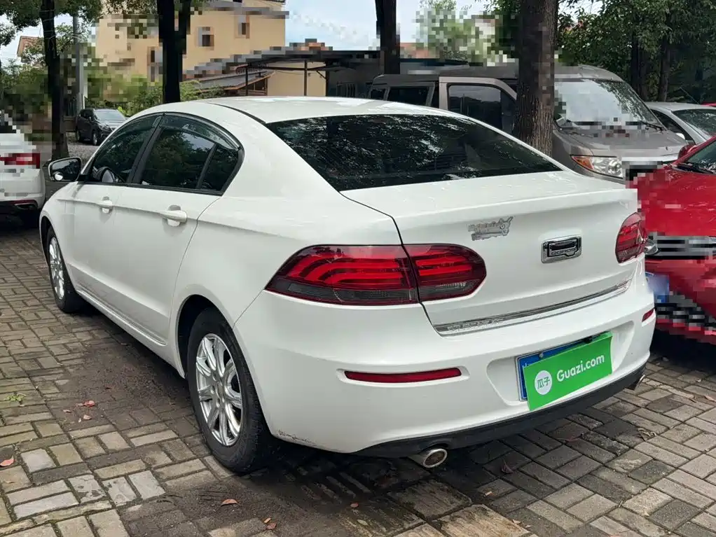 Qoros 3 3 S Sedan 1.5 T CVT Leading