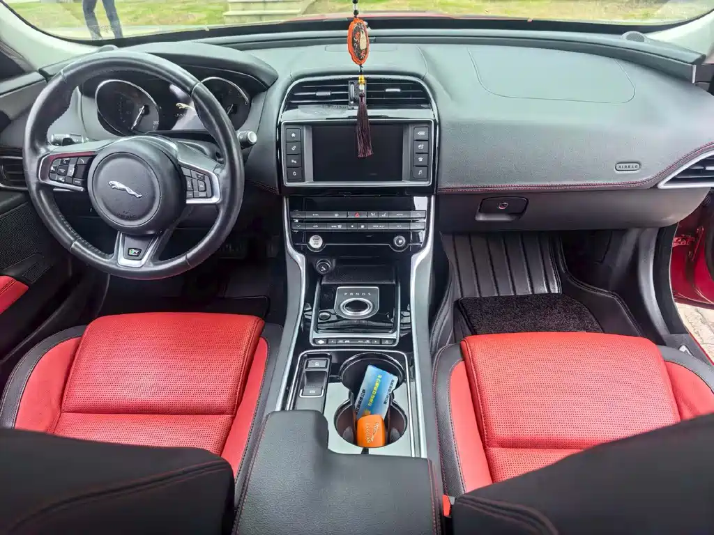 Jaguar XE 2.0 T 200 PS R-Sport