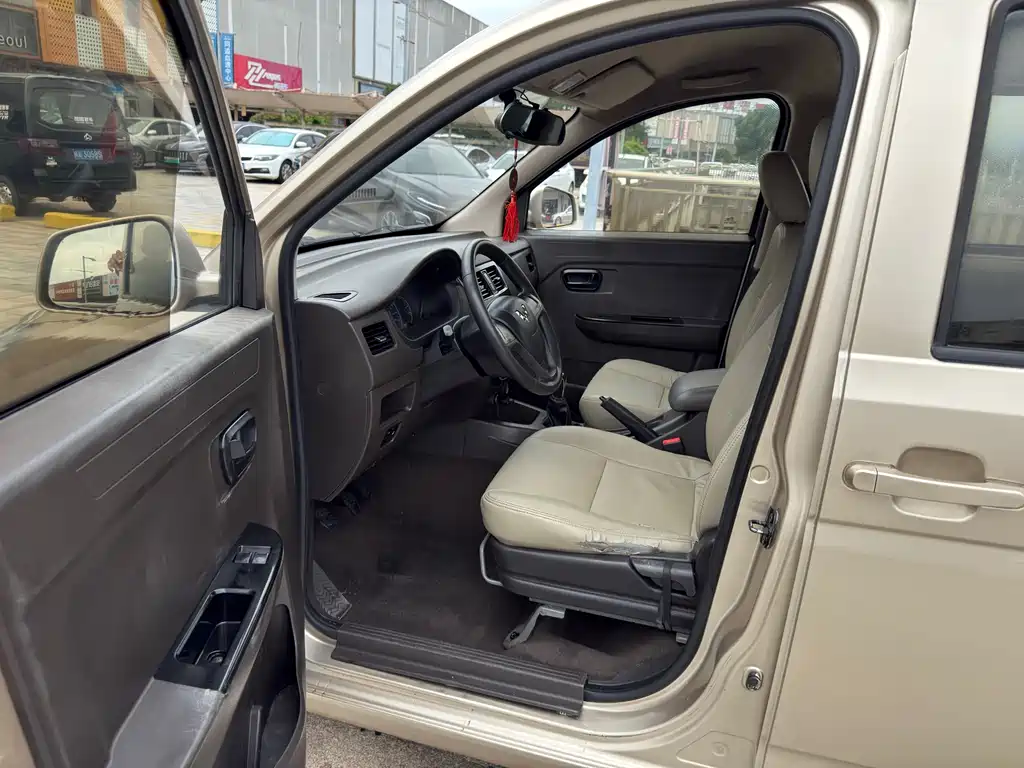 Wuling Rongguang V 1.5 L Standard