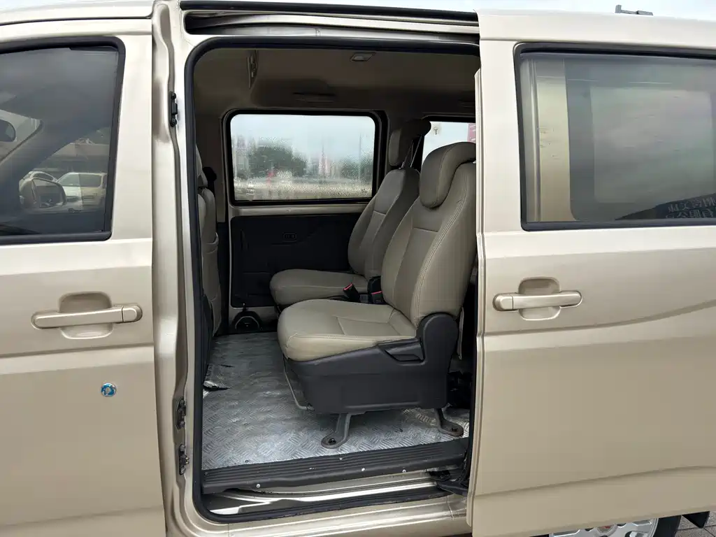 Wuling Rongguang V 1.5 L Standard