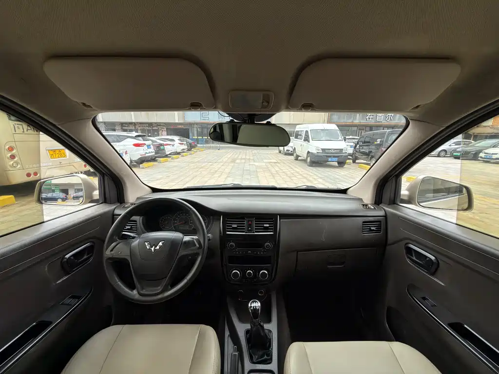 Wuling Rongguang V 1.5 L Standard
