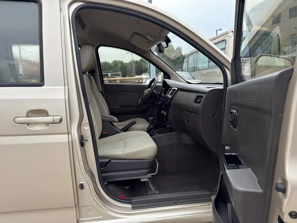 Wuling Rongguang V 1.5 L Standard